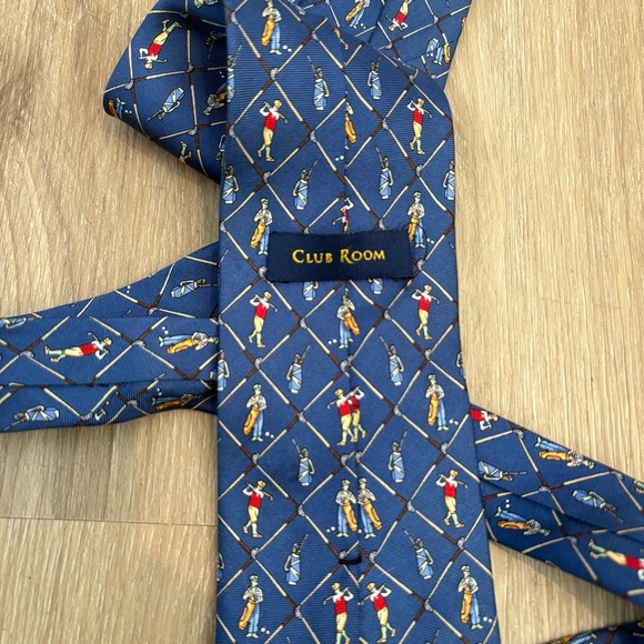 Club Room Novelty Golf Tie – Blue with Golfer Motif – 100% Silk – Made in Korea - Picture 4 of 4